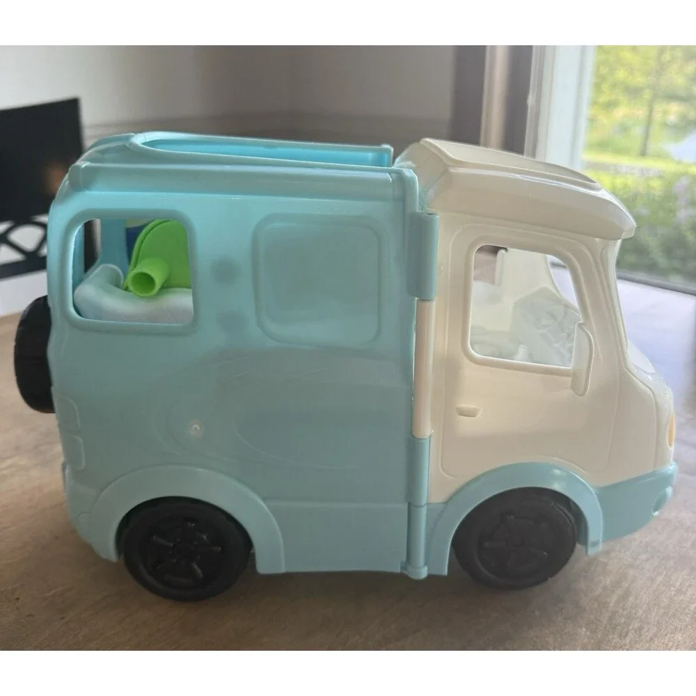 Fisher-Price DFV78 Little People Songs & Sounds Camper Playset